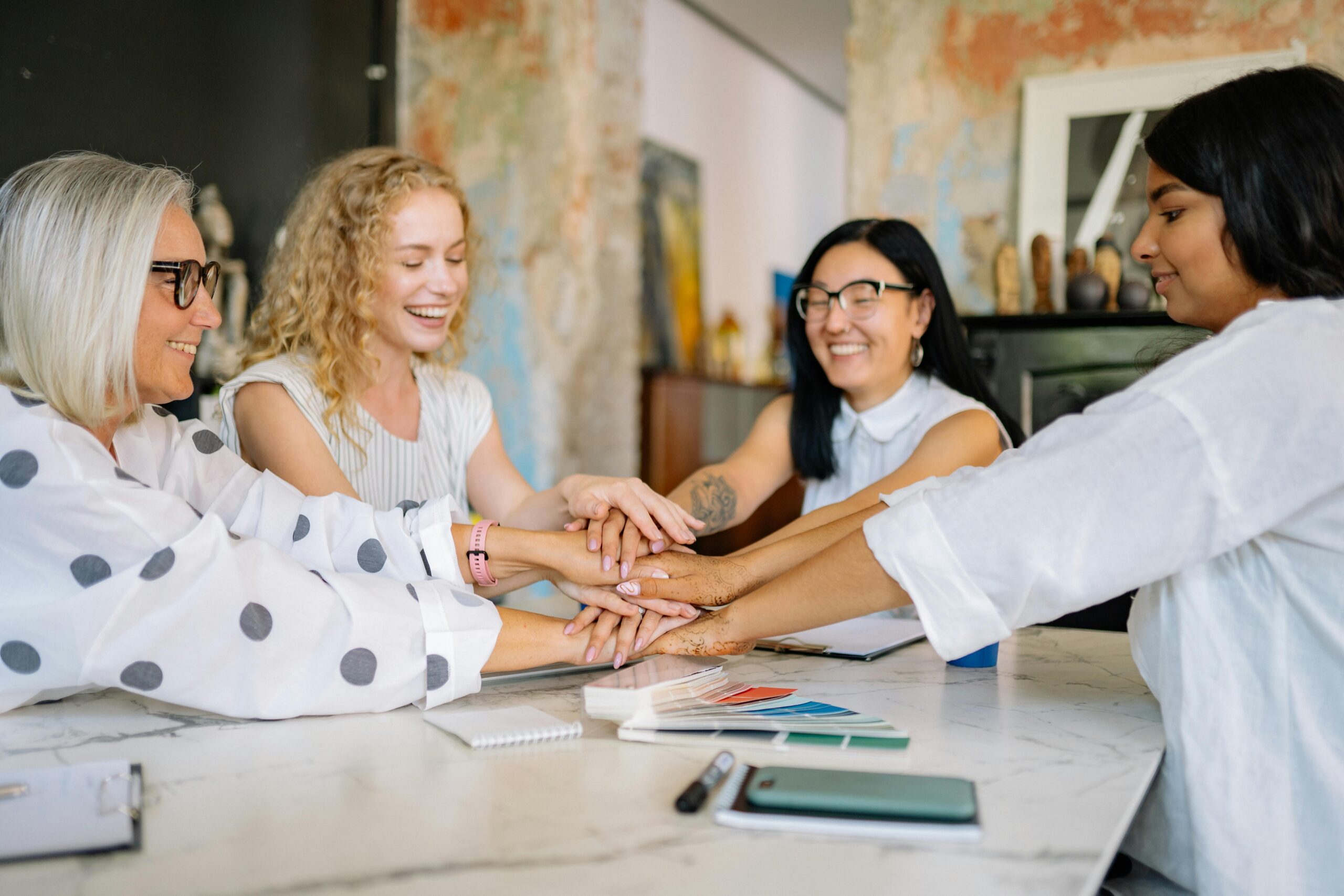 QINSPIRA Talentos é uma plataforma inovadora criada para empoderar mulheres em todo o mundo, oferecendo acesso a oportunidades de emprego, especialmente para jovens mulheres em busca de seu primeiro emprego. Com um foco em diversidade, inclusão e impacto social, nosso objetivo é conectar talentos femininos com empresas, promovendo o desenvolvimento profissional e a independência econômica.